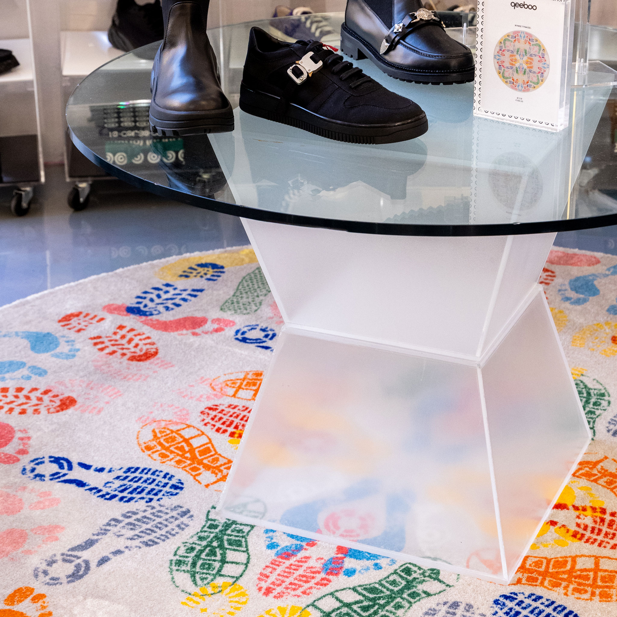 Foot Prints Round Rug | Oroa.com