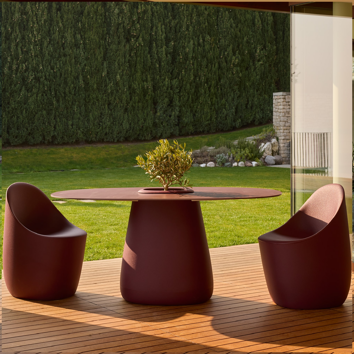 Indoor/Outdoor Bucket Dining Table | Oroa.com