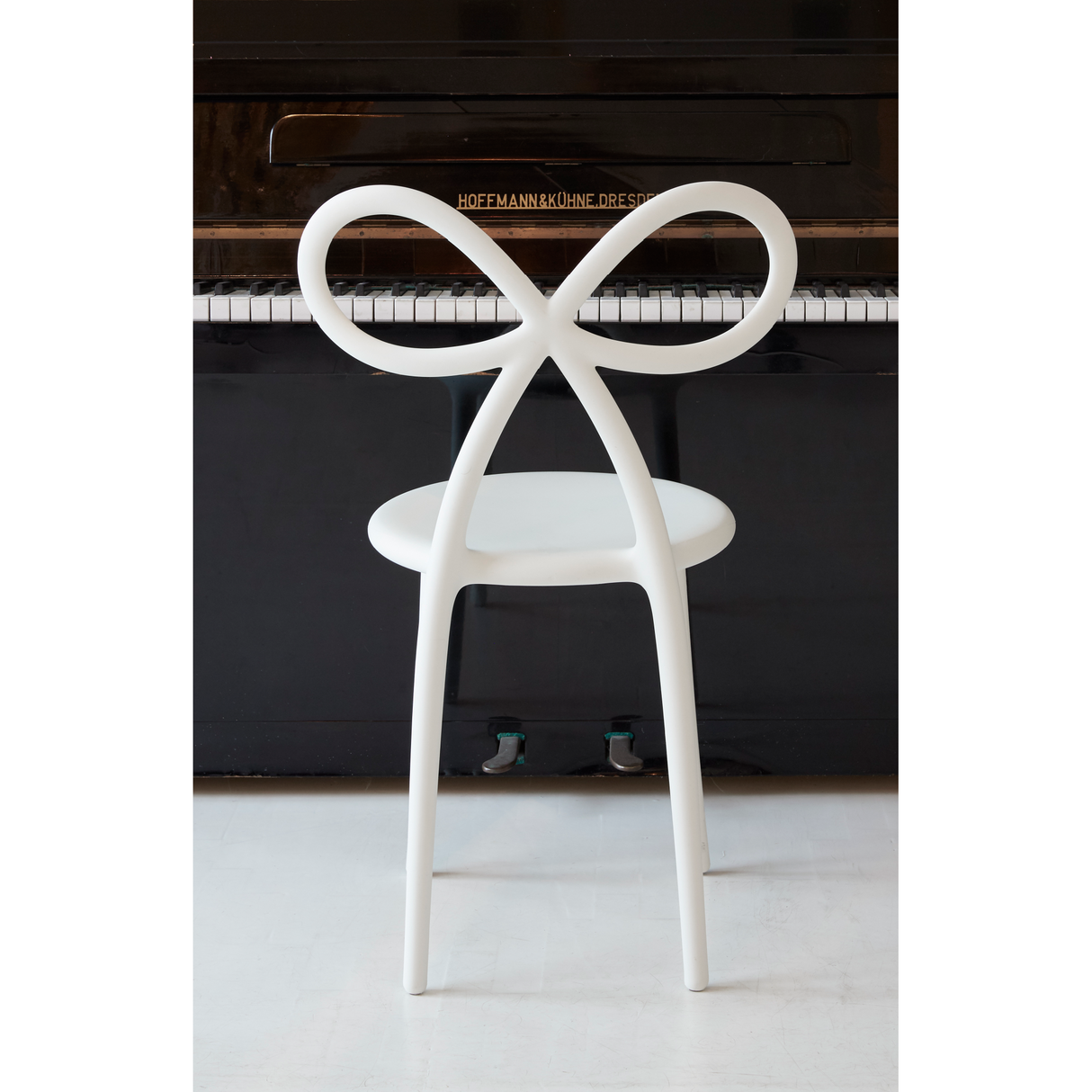 Bow Design Dining Chair | Oroa.com