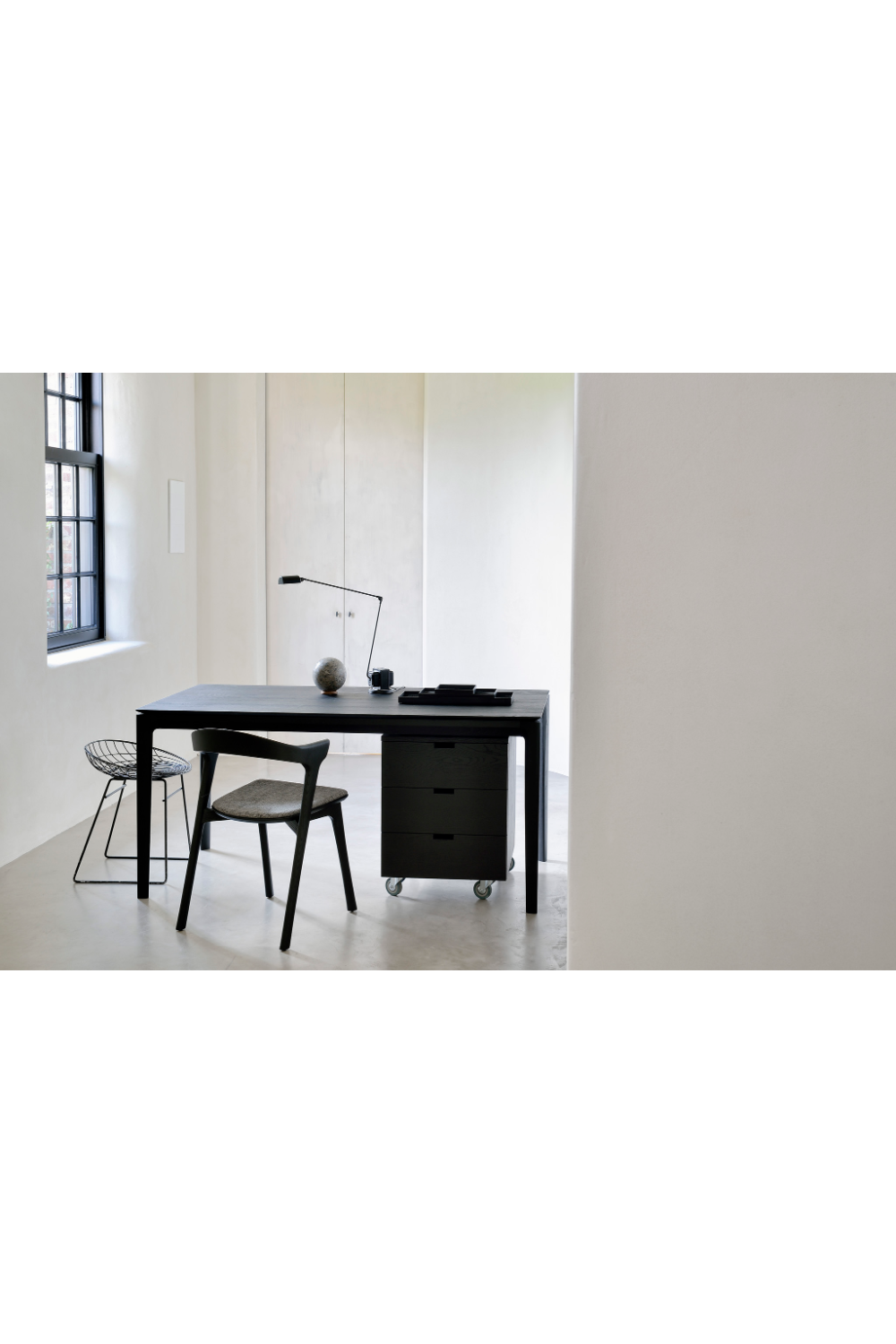 Black Oak Minimalist Dining Table | Oroa.com