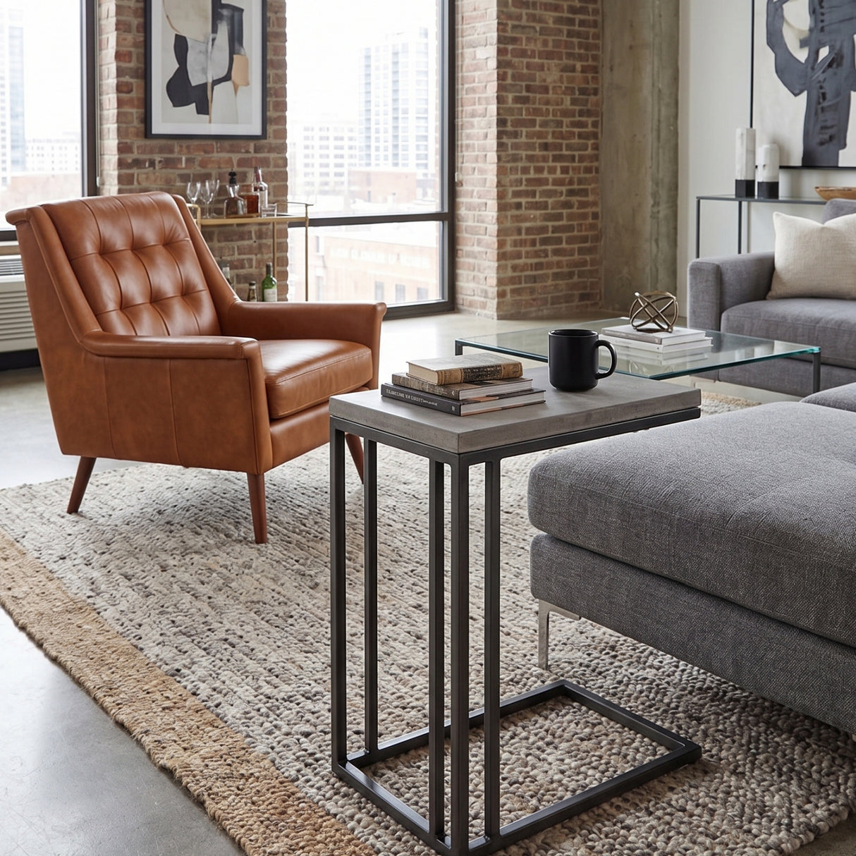 Minimalist Round Concrete Indoor/Outdoor End Table | Oroa.com
