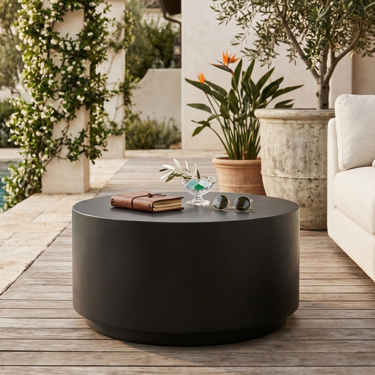 Black Cylindrical Indoor/Outdoor Coffee Table | Oroa.com