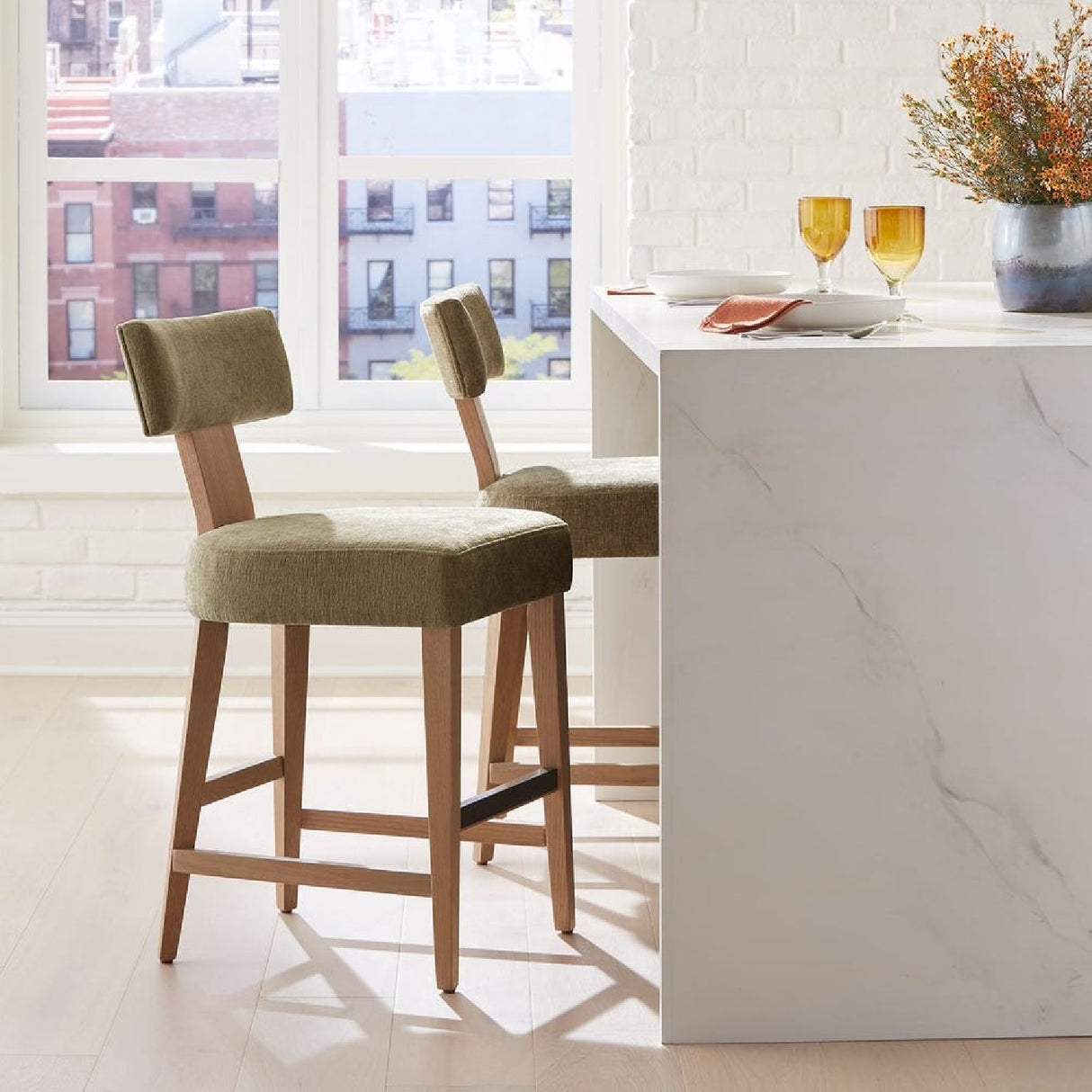 T-Shaped Back Counter Stool | Oroa.com
