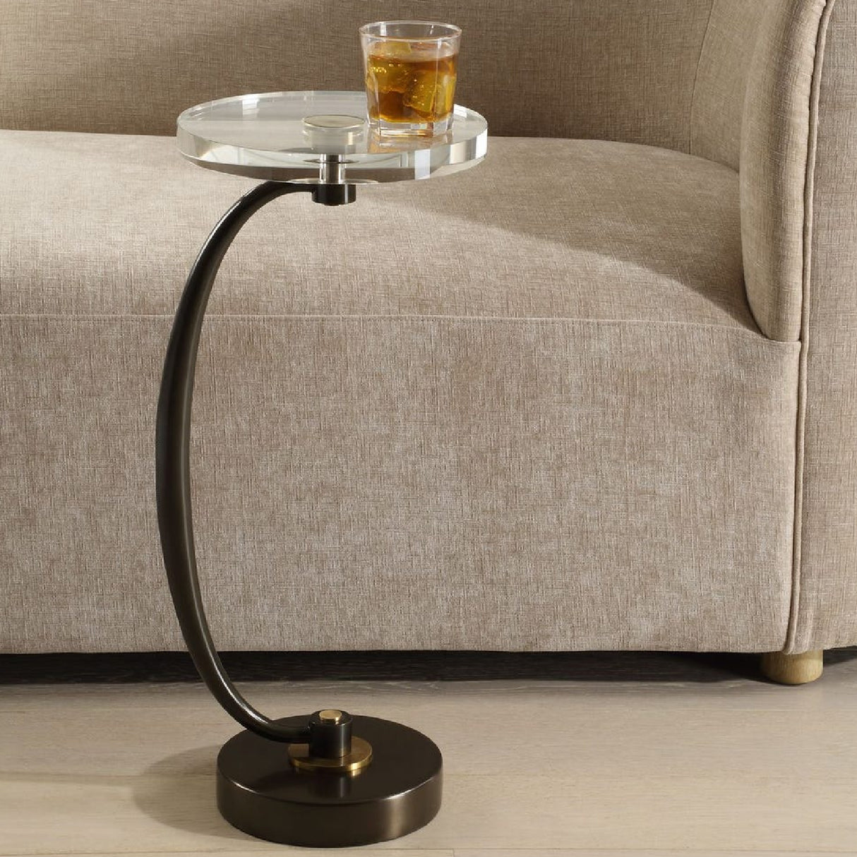 Round Crystal Drink Table | Oroa.com