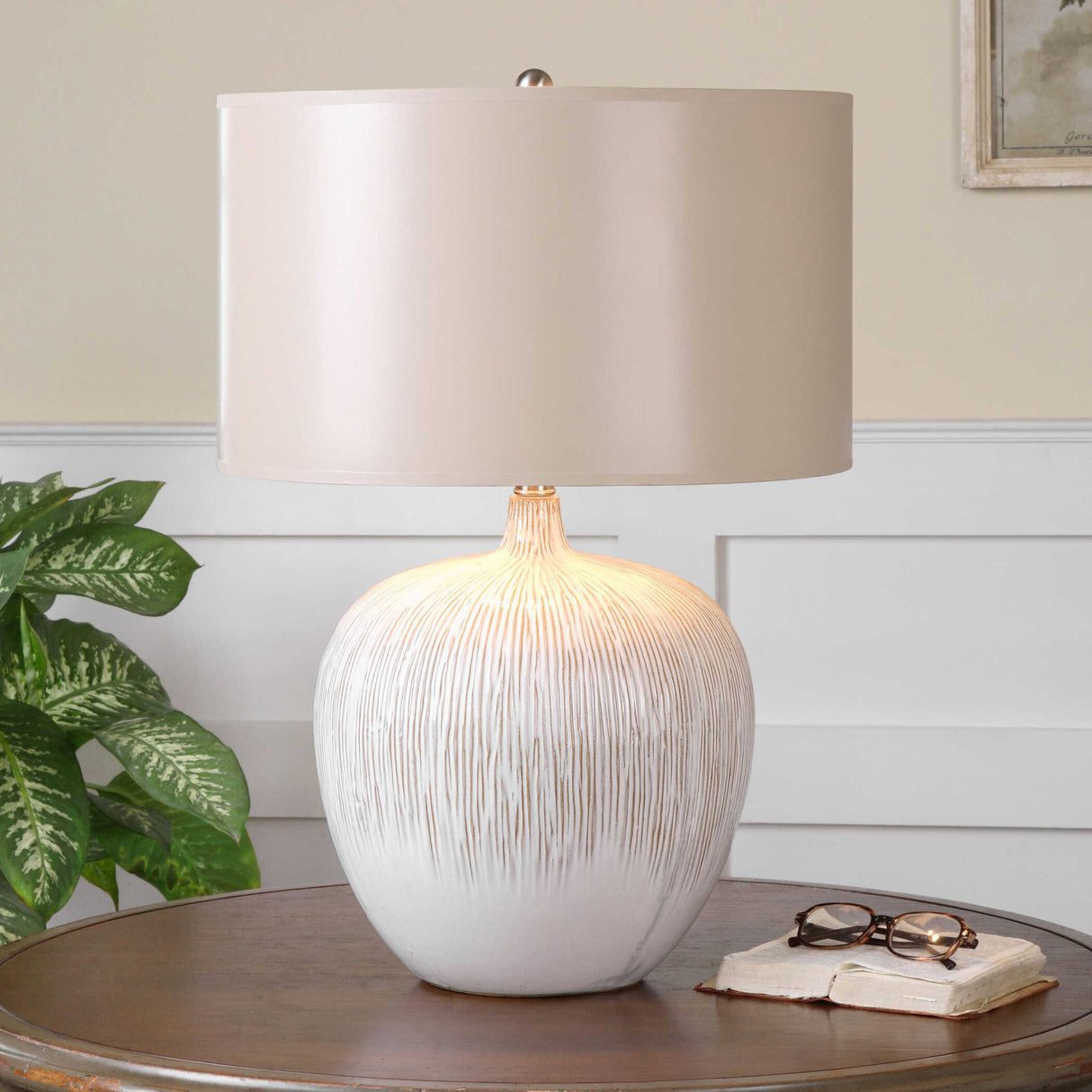 Distressed White Ceramic Table Lamp | Oroa.com