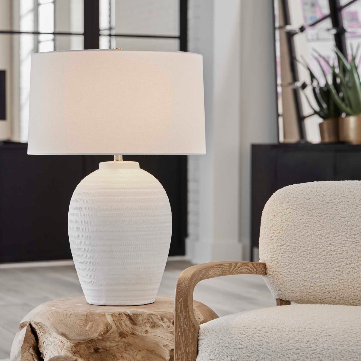 Urn-Shaped White Ceramic Table Lamp | Oroa.com