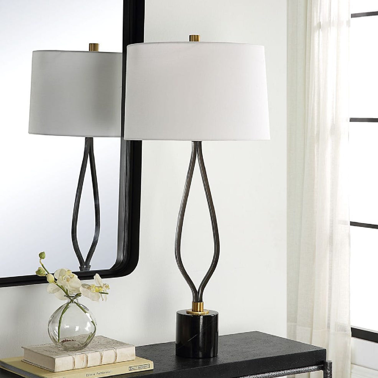 Wishbone Shaped Iron Table Lamp | Oroa.com