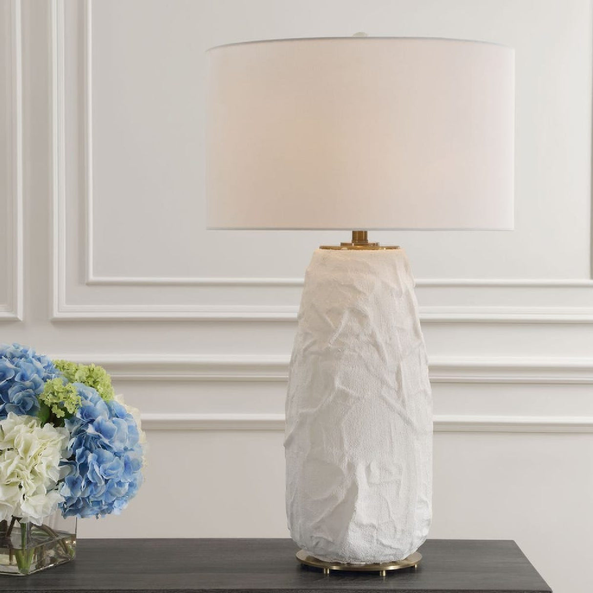 White Textured Ceramic Table Lamp | Oroa.com