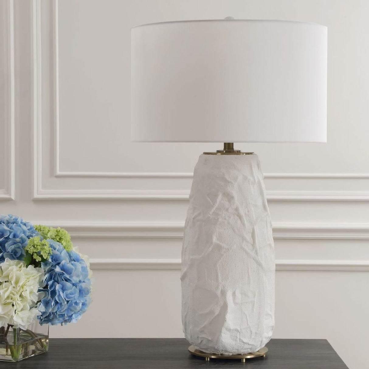 White Textured Ceramic Table Lamp | Oroa.com
