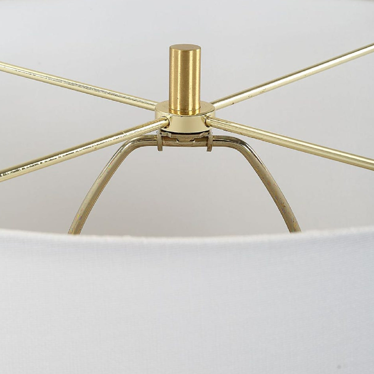 Distressed Porcelain Table Lamp | Oroa.com