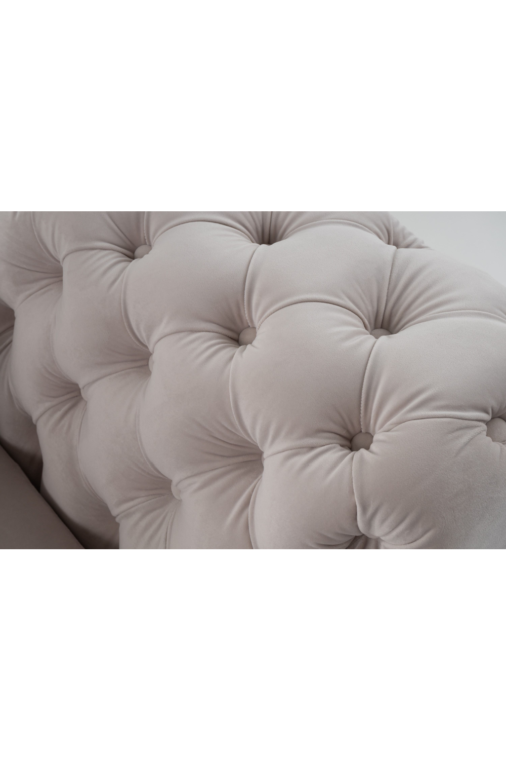 Button-Tufted Velvet Lounge Chair | Oroa.com