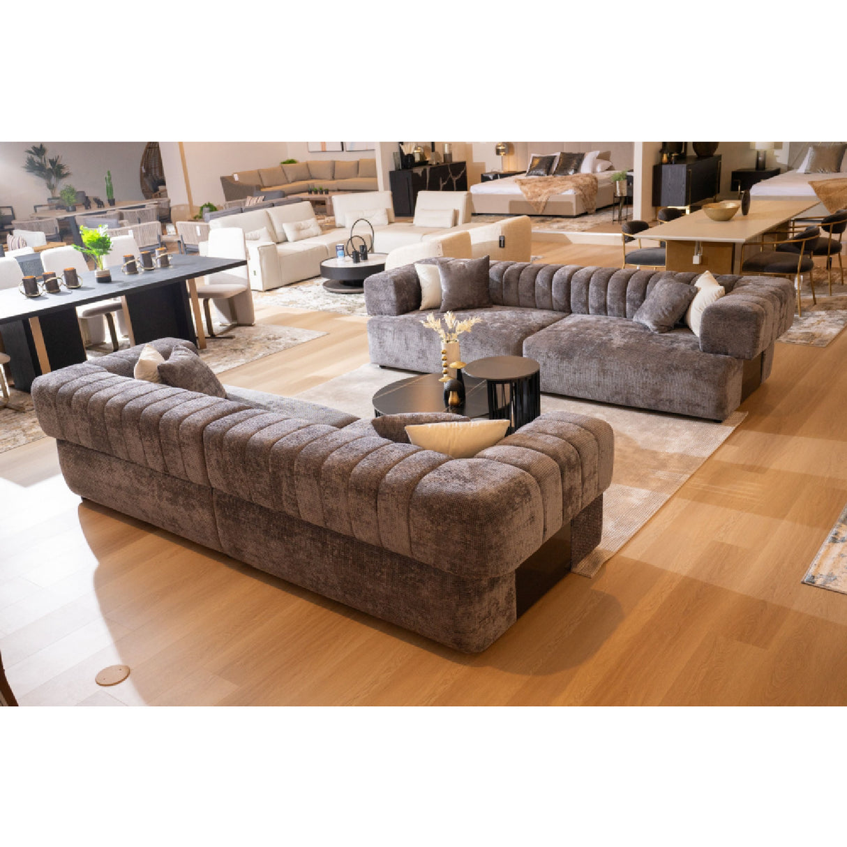 Square-Armed 2-Piece Sofa | Oroa.com
