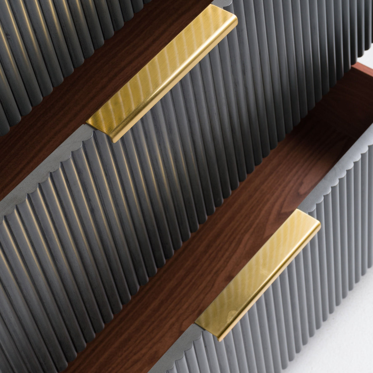 Reeded Wood 4-Drawer Chest | Oroa.com