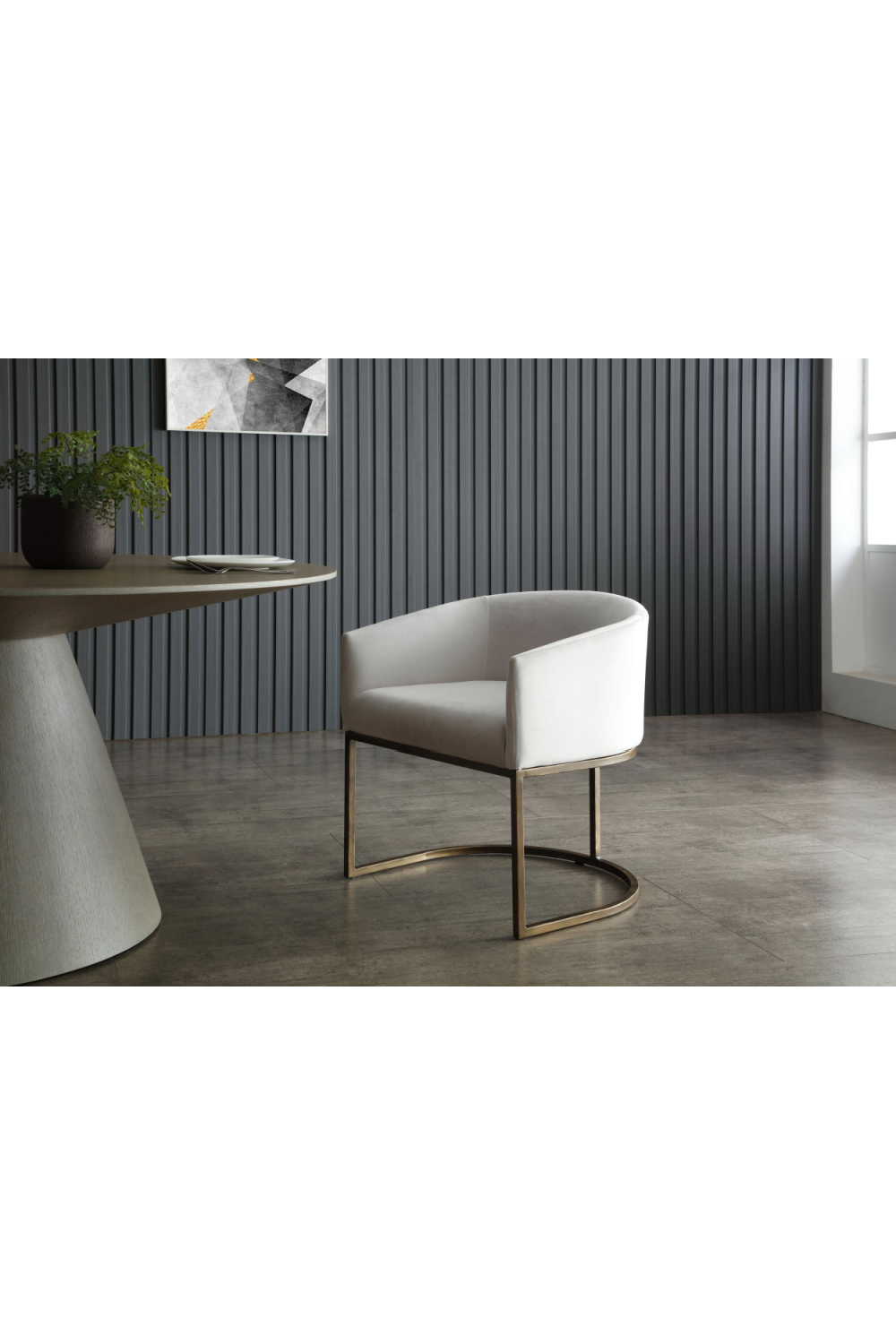 Cantilevered Curved-Back Dining Chair | Oroa.com