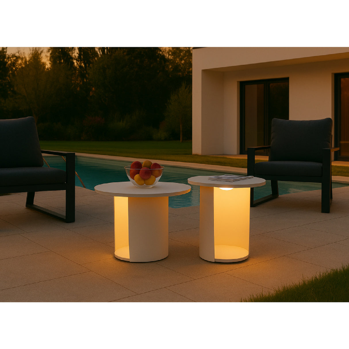 Outdoor White End Table with Solar Light M | Oroa.com