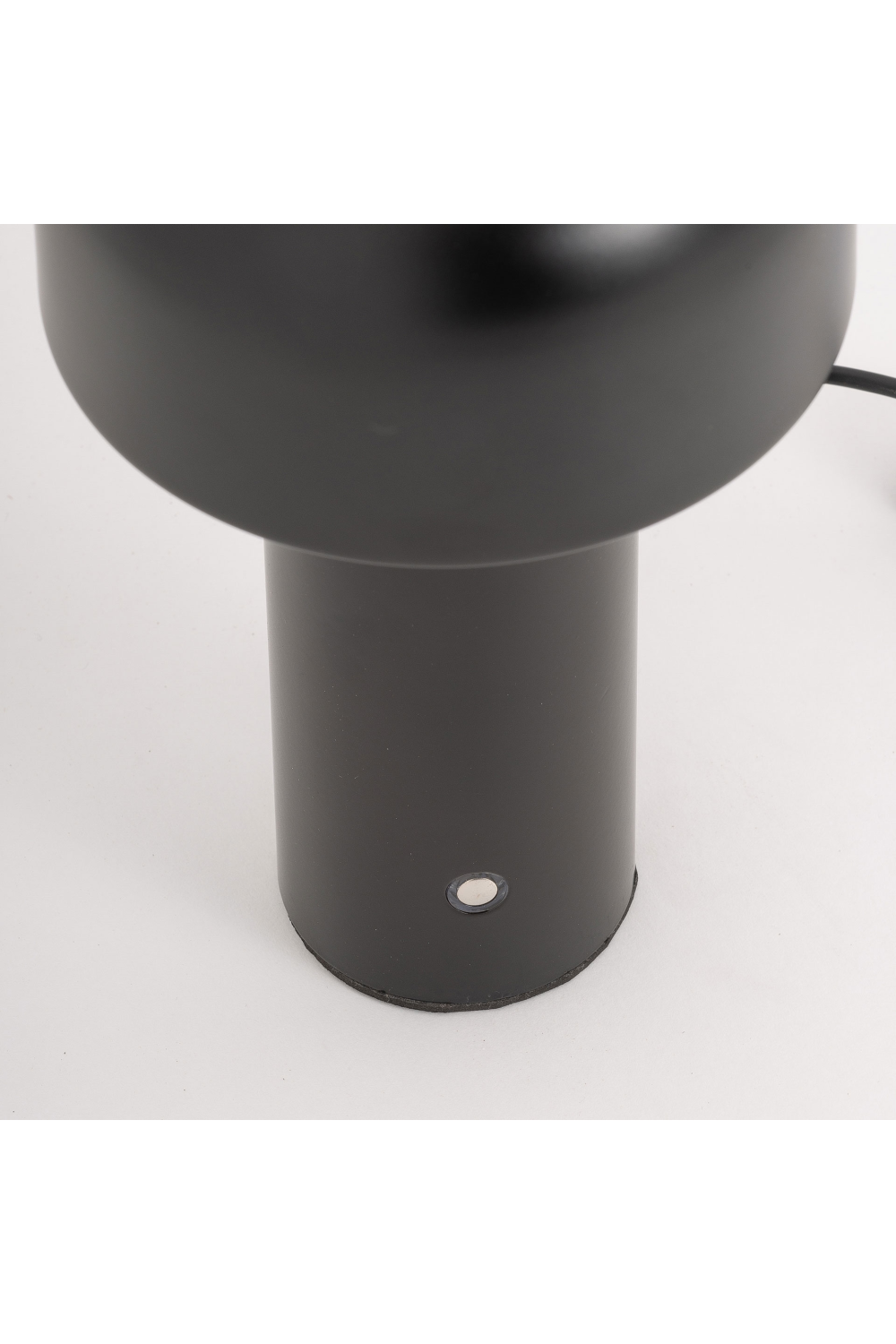Black Iron Dome Table Lamp | Oroa.com