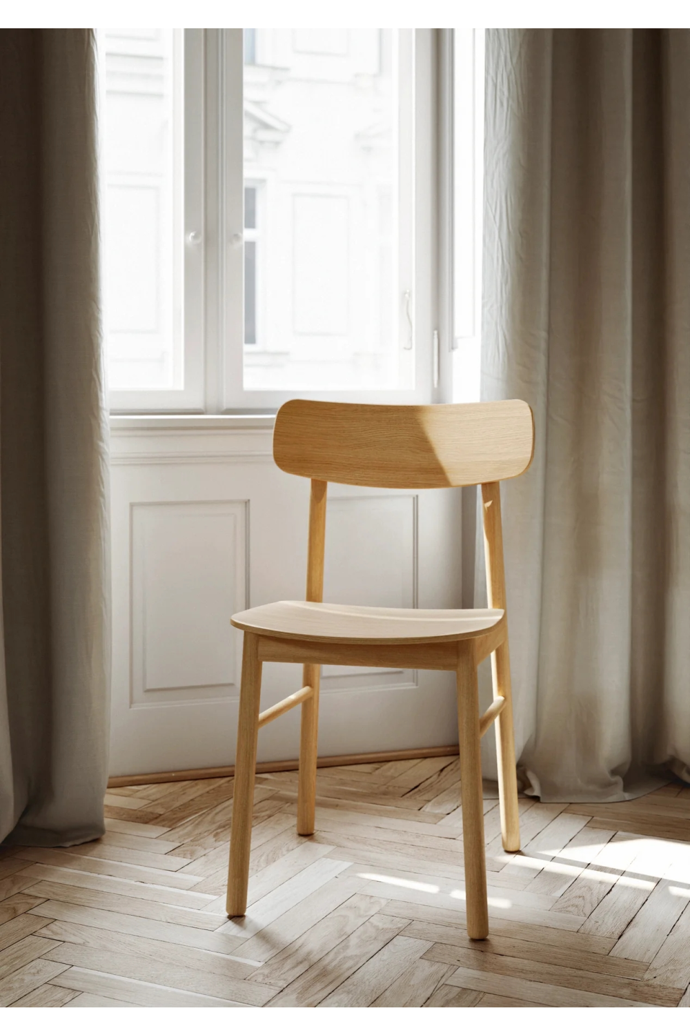 Modern Scandinavian Dining Chair | Oroa.com