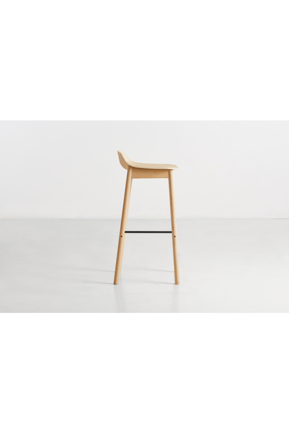 Classic Oak Bar Stool | Oroa.com