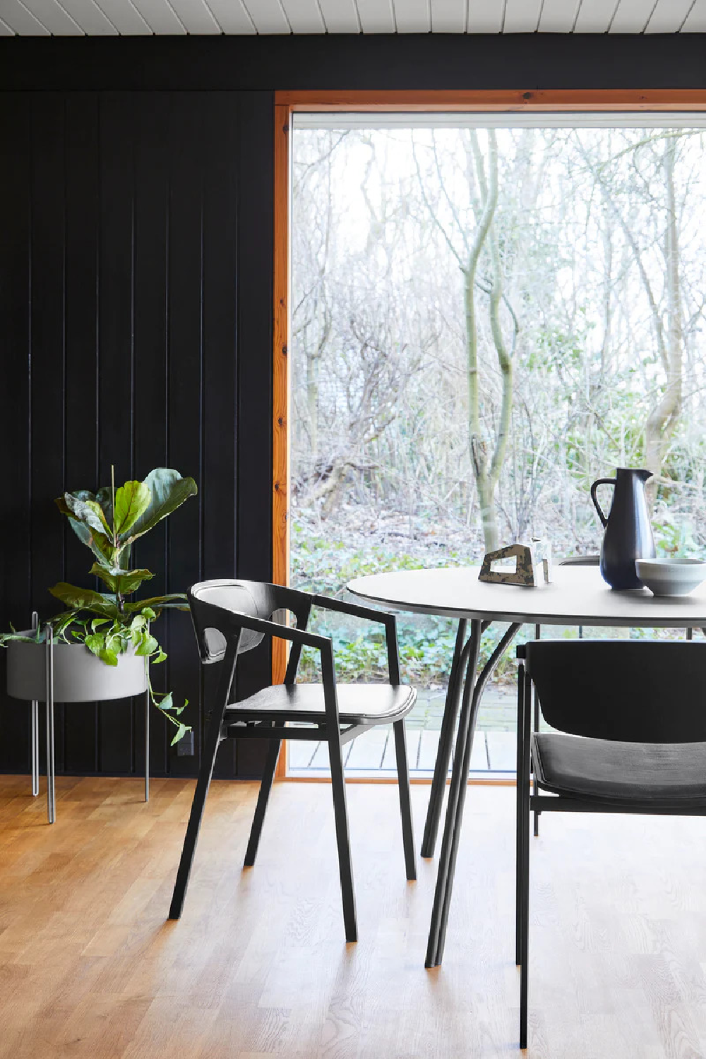 Minimalist Round Dining Table M | Oroa.com