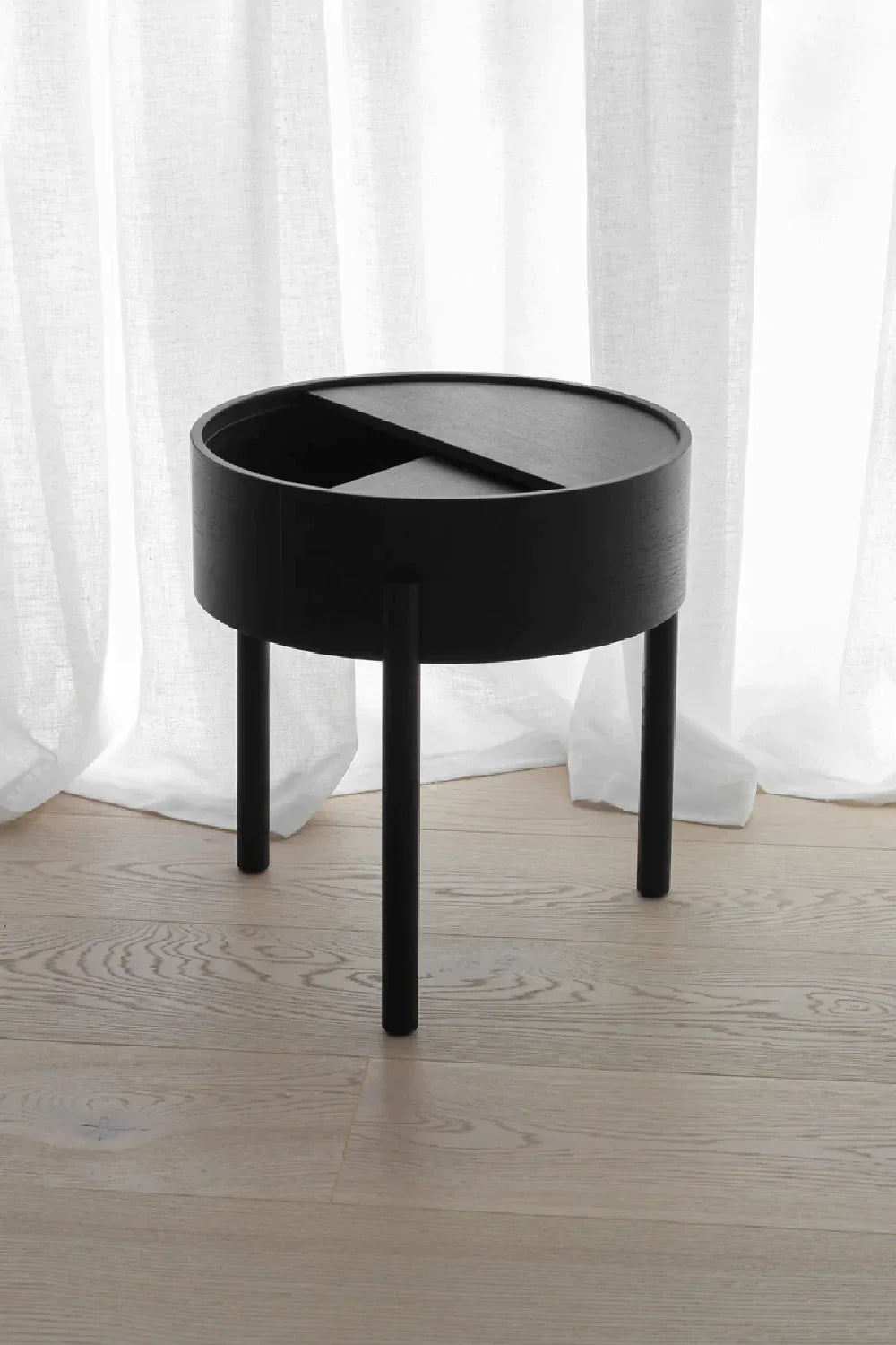 Contemporary Round Side Table | Oroa.com