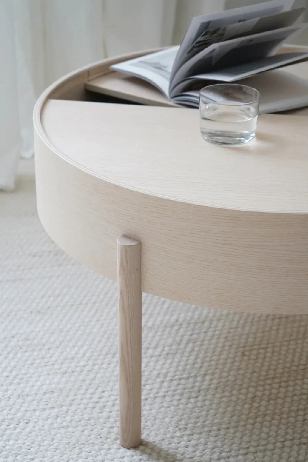 Contemporary Round Coffee Table M | Oroa.com