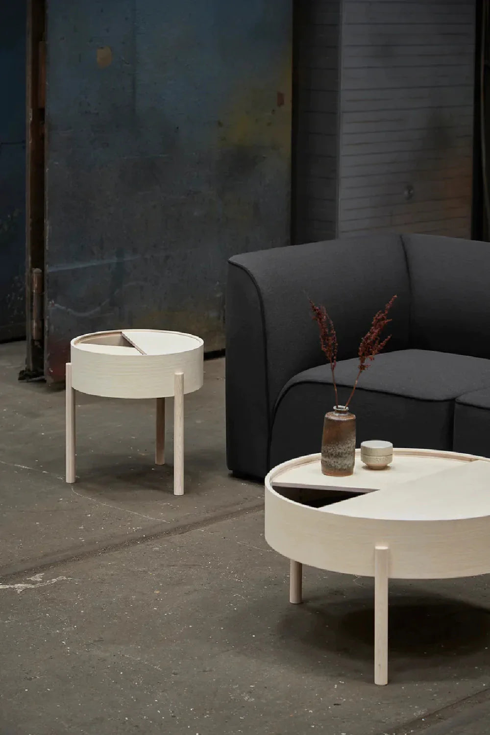 Contemporary Round Coffee Table M | Oroa.com