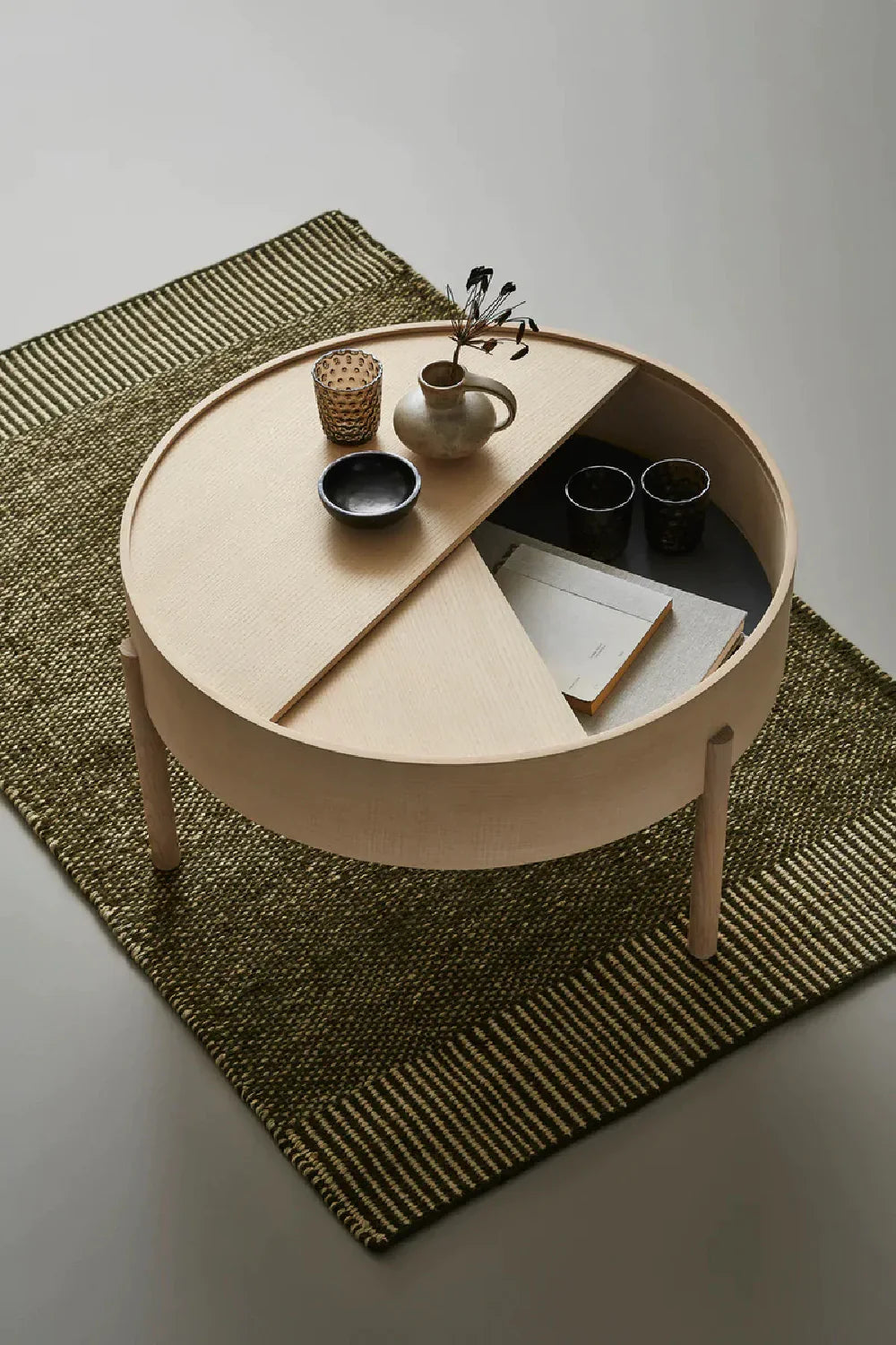 Contemporary Round Coffee Table M | Oroa.com
