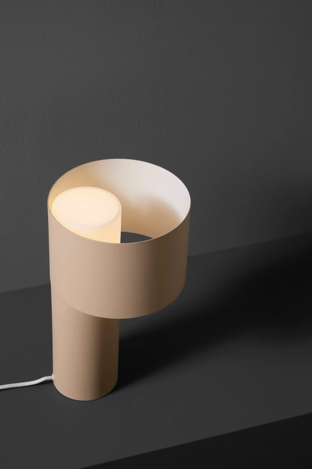 Graphical Modern Table Lamp | Oroa.com