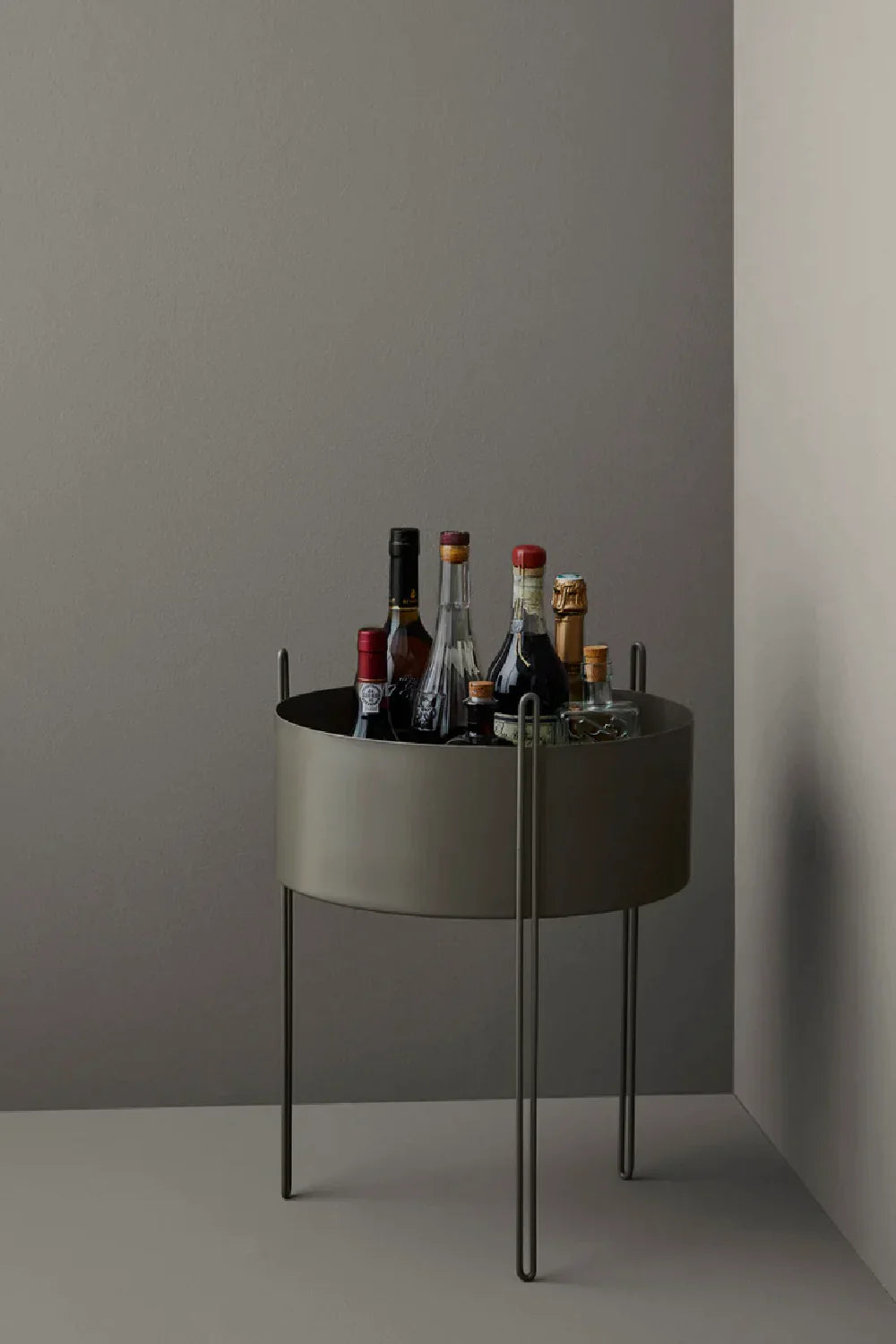 Painted Metal Planter L | Oroa.com