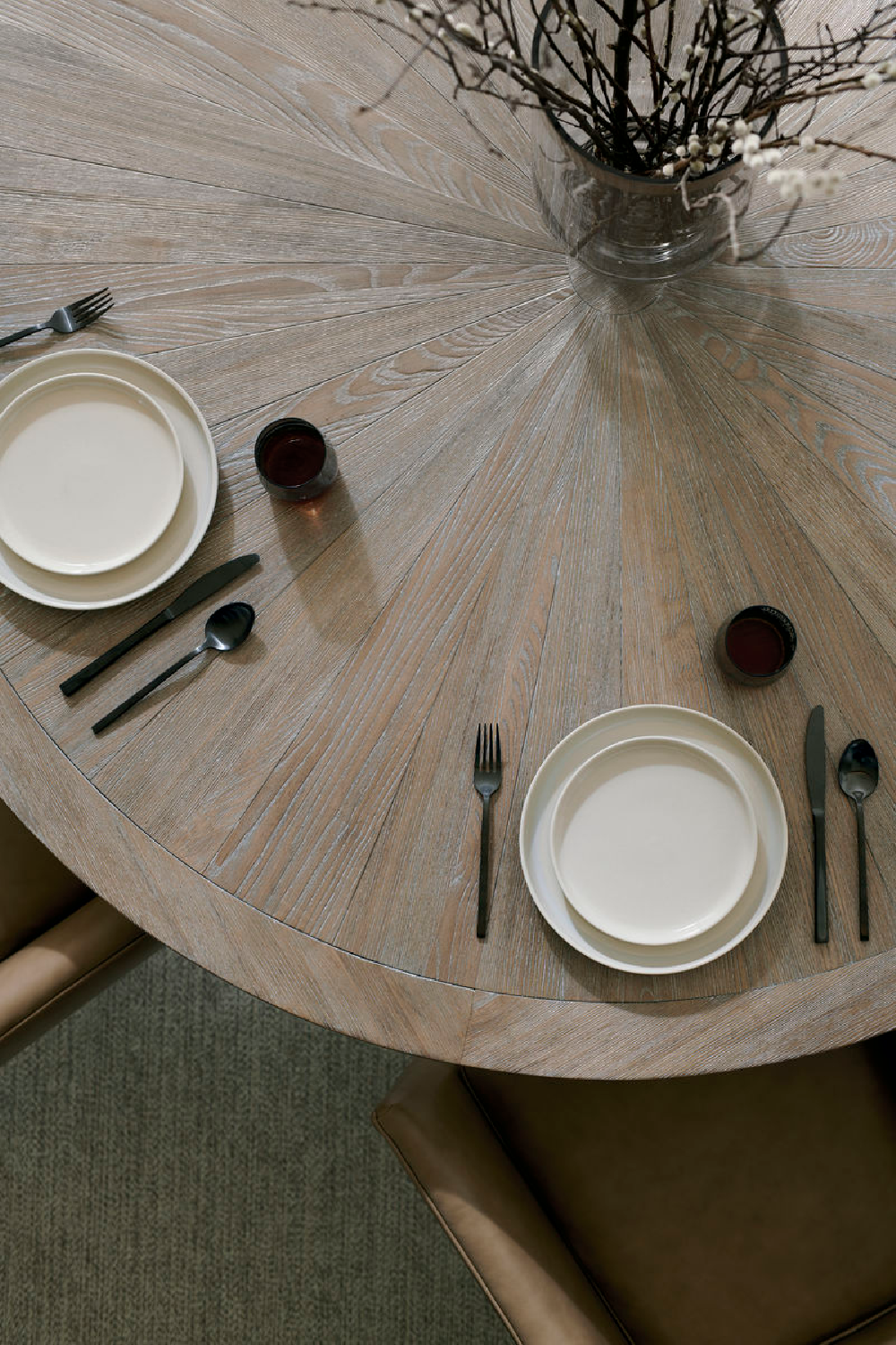 Round Ash Dining Table | Oroa.com