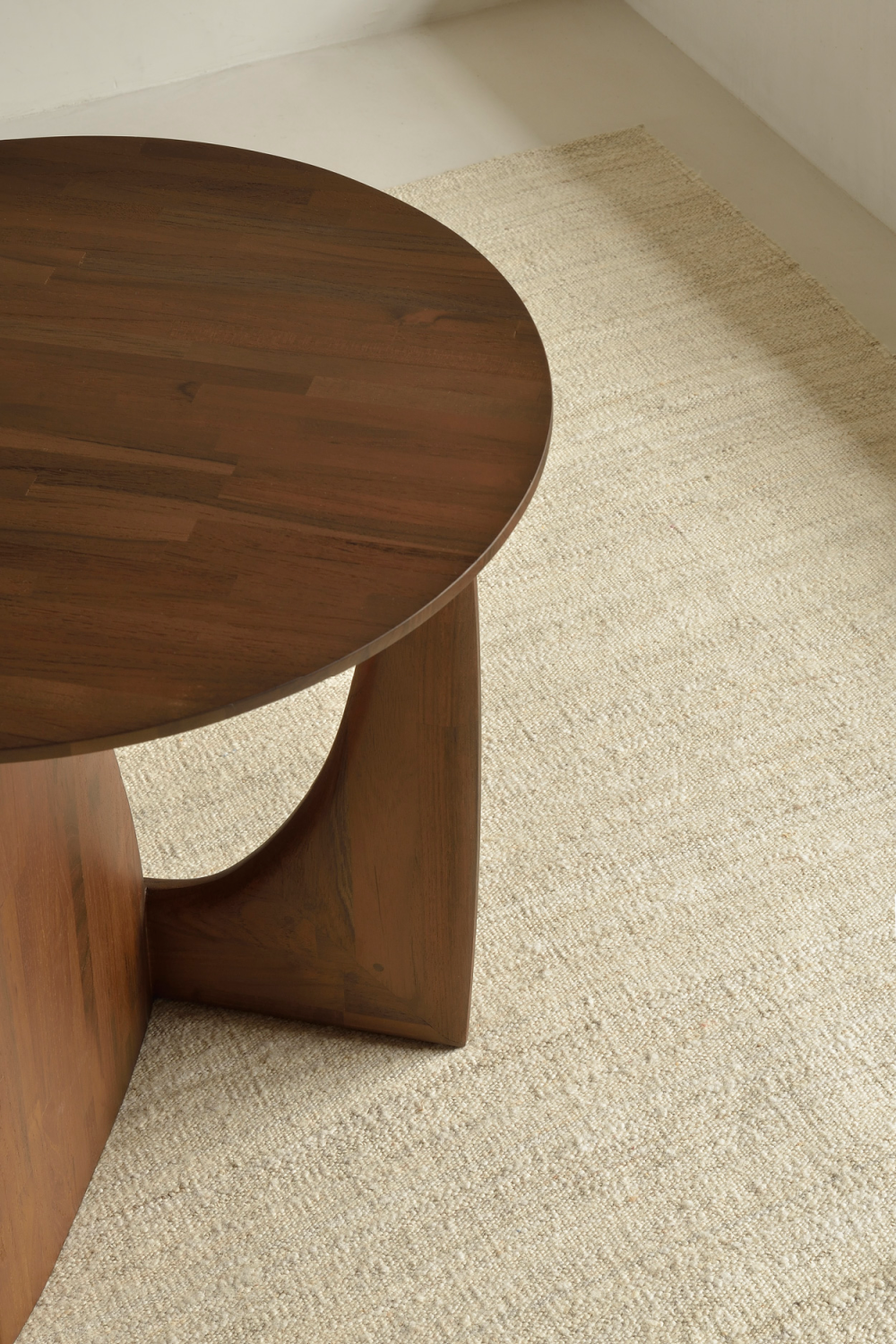 Modern Varnished Side Table | Oroa.com
