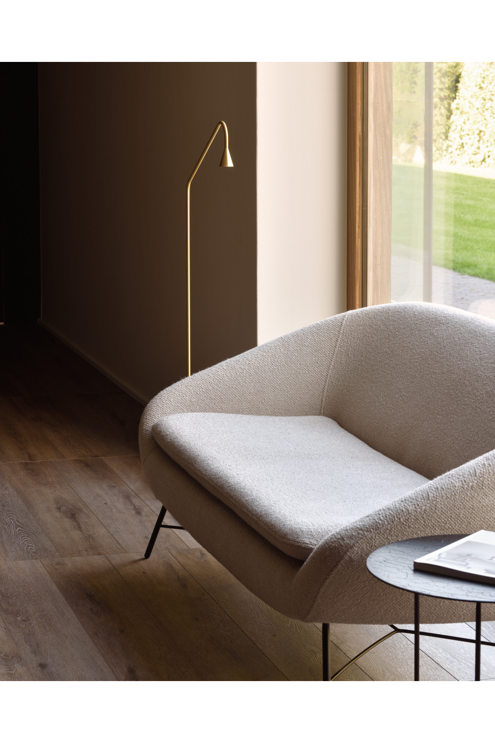 Off-White Vintage Sofa | Oroa.com