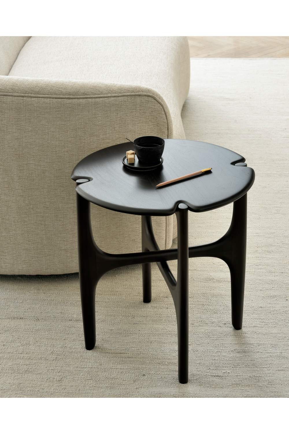 Varnished Round Side Table | Oroa.com