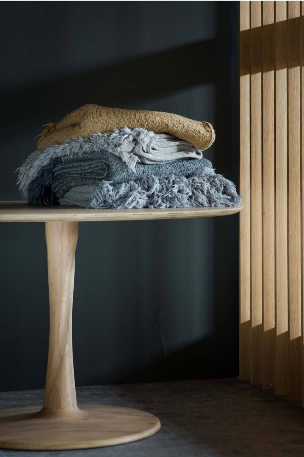 Pedestal Dining Table | Oroa.com
