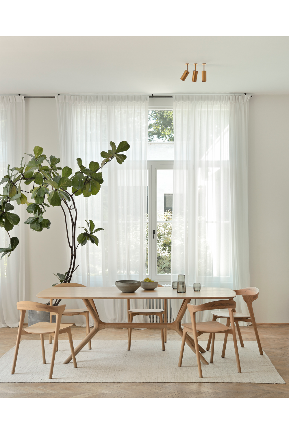 Cross Leg Oak Dining Table | Oroa.com