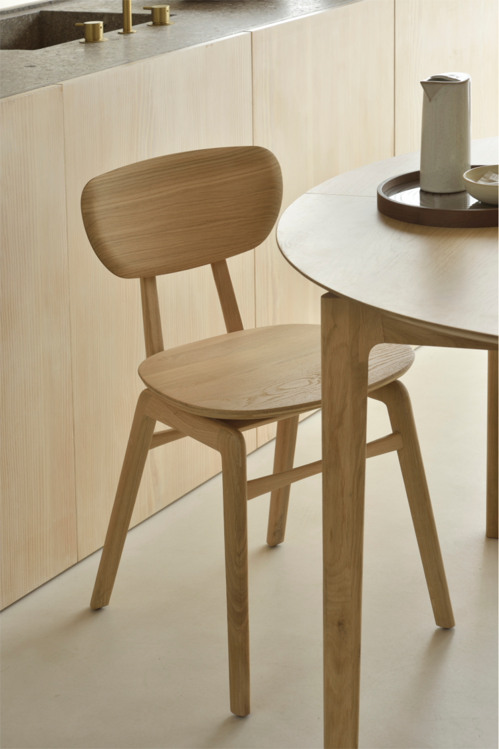 Oak Extendable Round Dining Table | Oroa.com