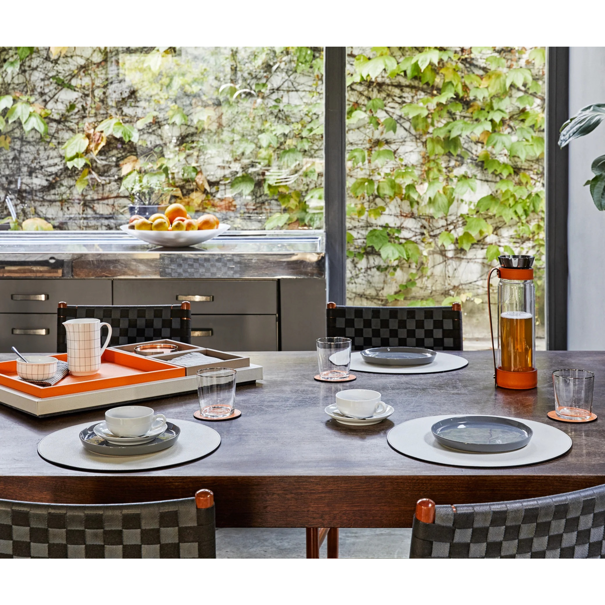   Grained Leather Round Placemat | Oroa.com