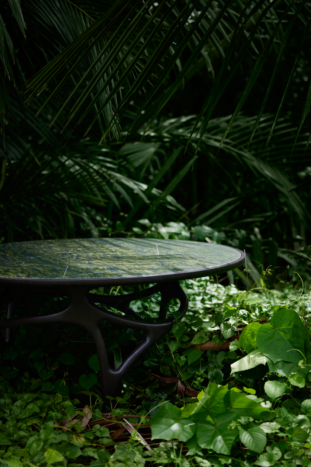   Sinuous Base Dining Table | Oroa.com