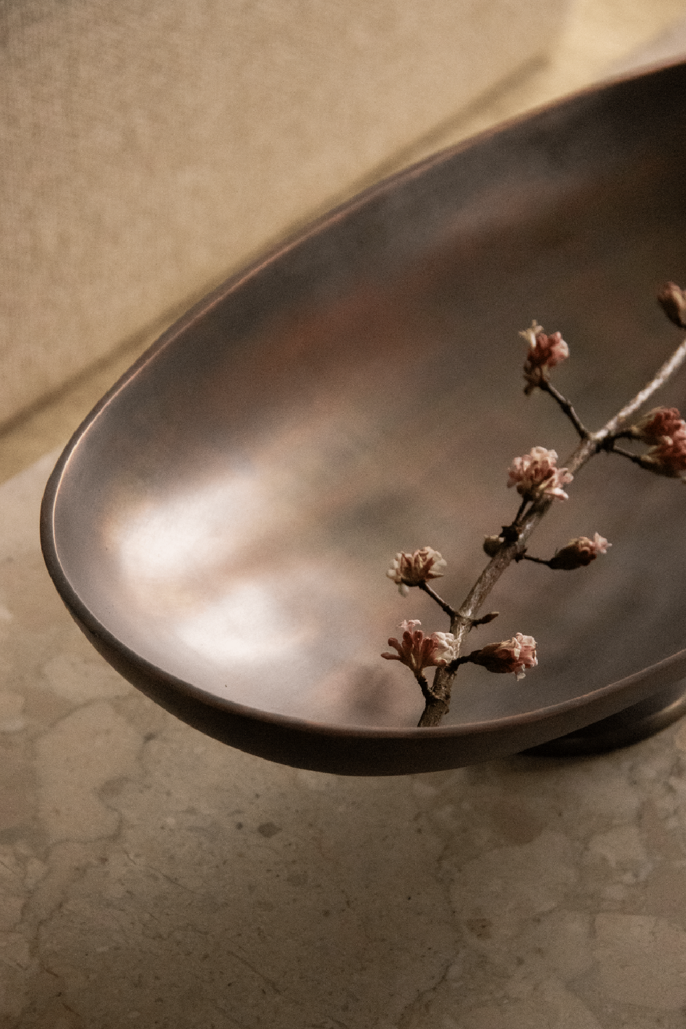   Brown Bronzed Centerpiece | Oroa.com