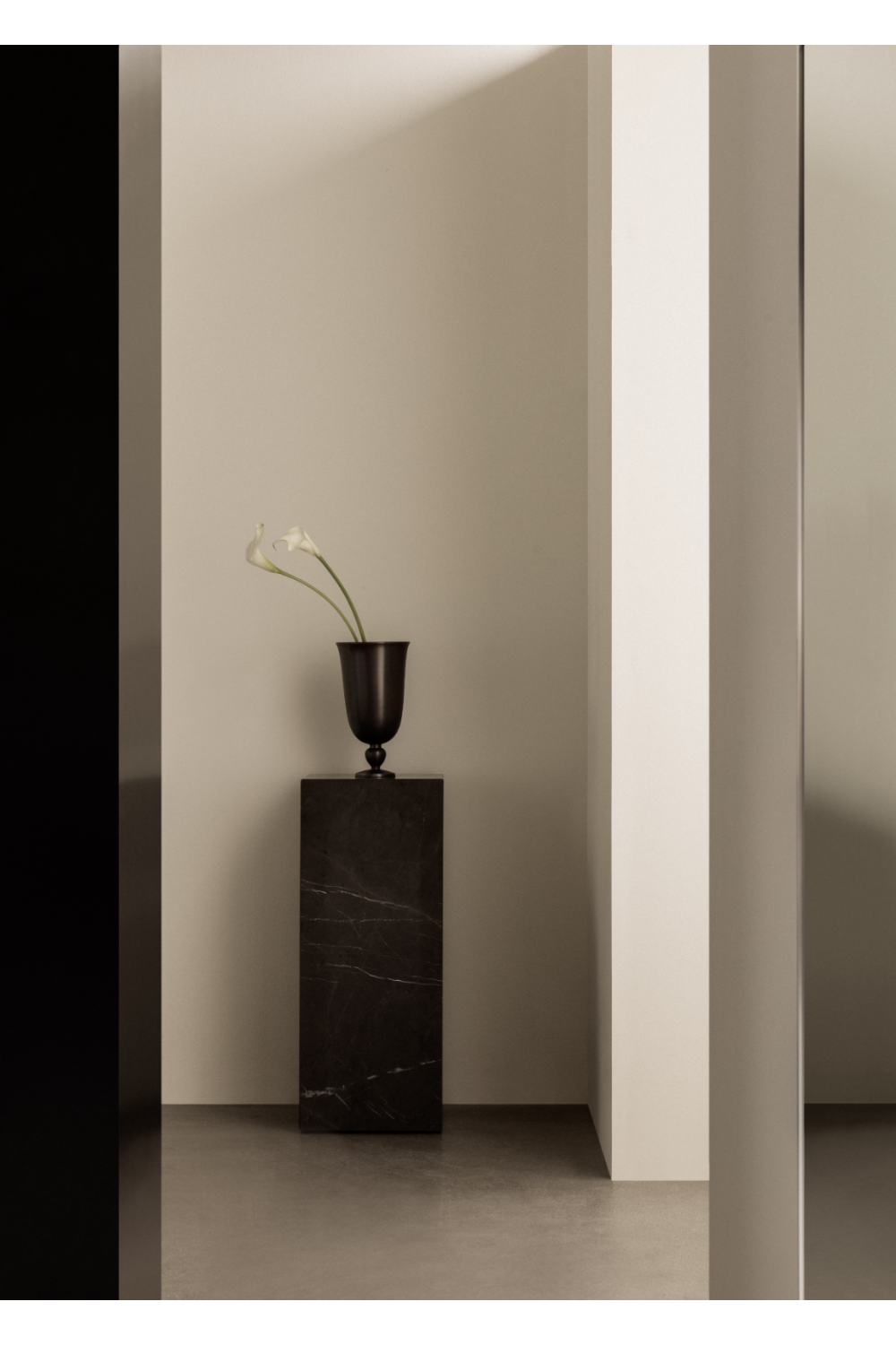   Brown Bronzed Vase | Oroa.com