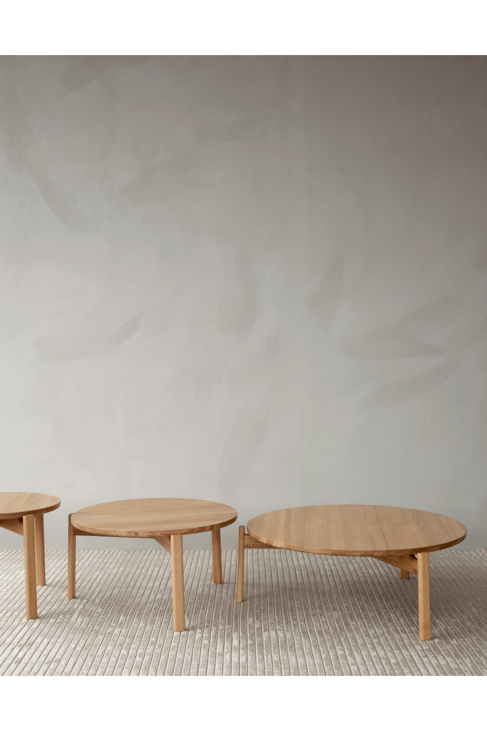   Round Wooden Lounge Table | Oroa.com