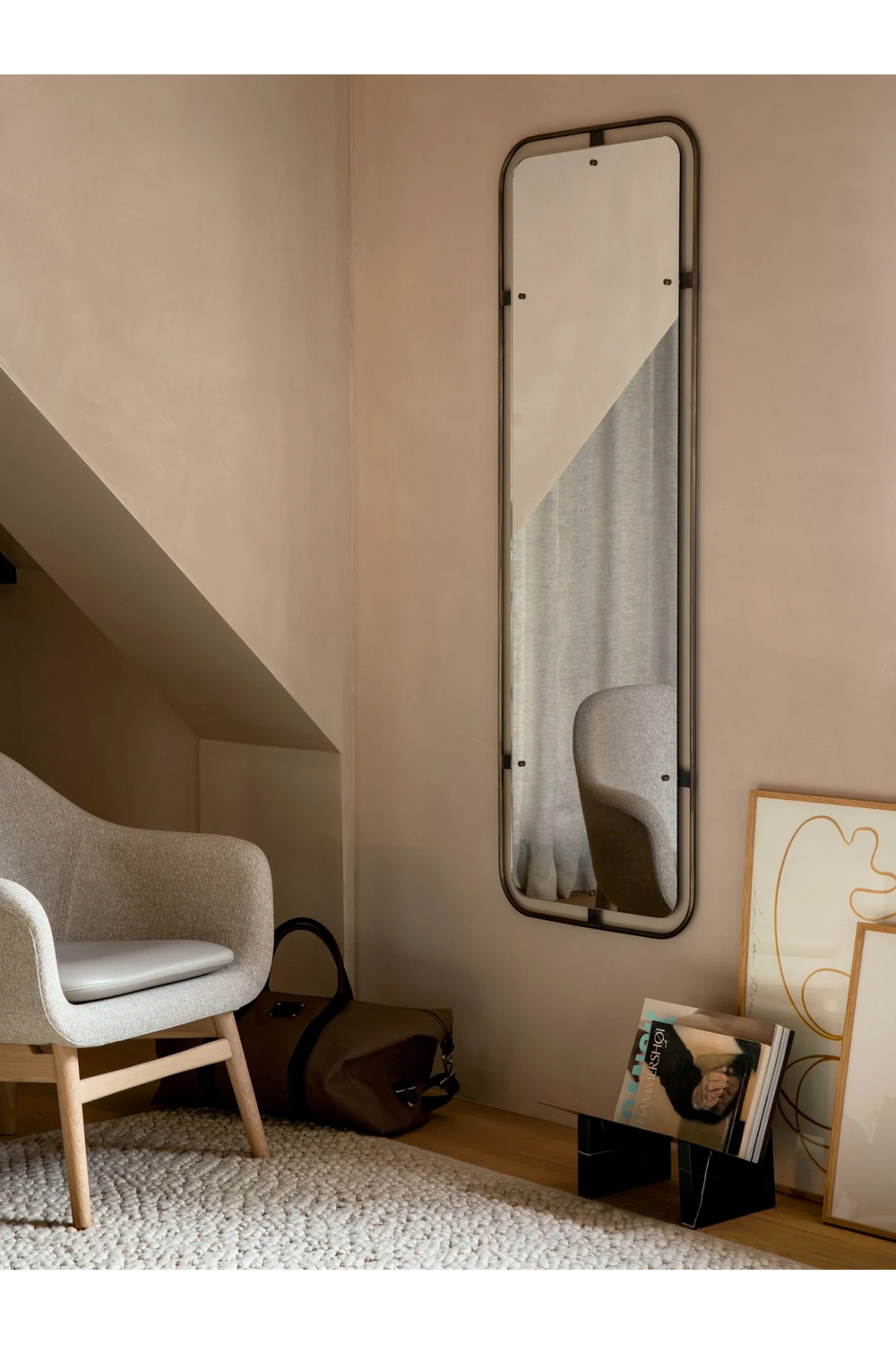   Minimalist Shell Lounge Chair | Oroa.com