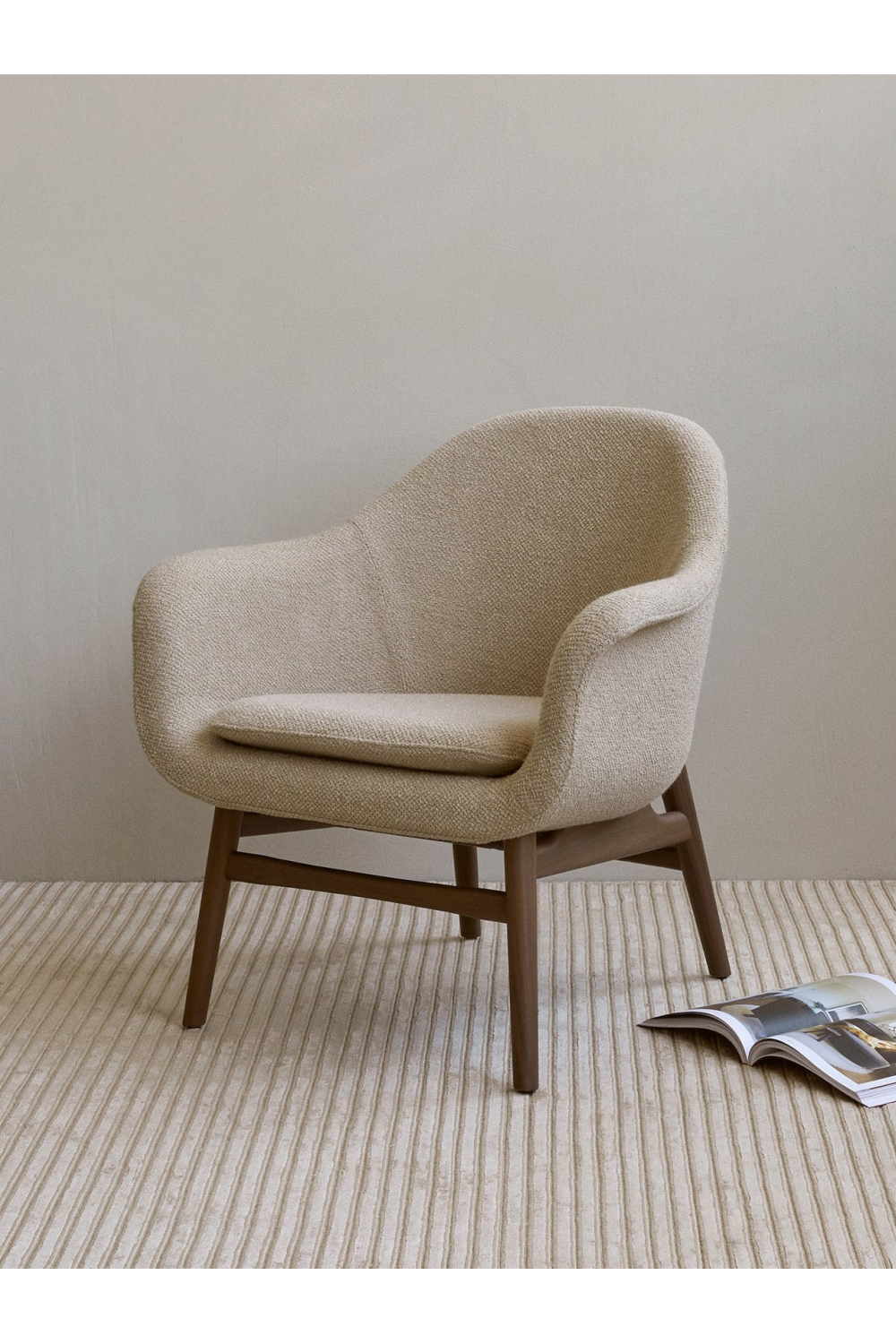   Minimalist Shell Lounge Chair | Oroa.com