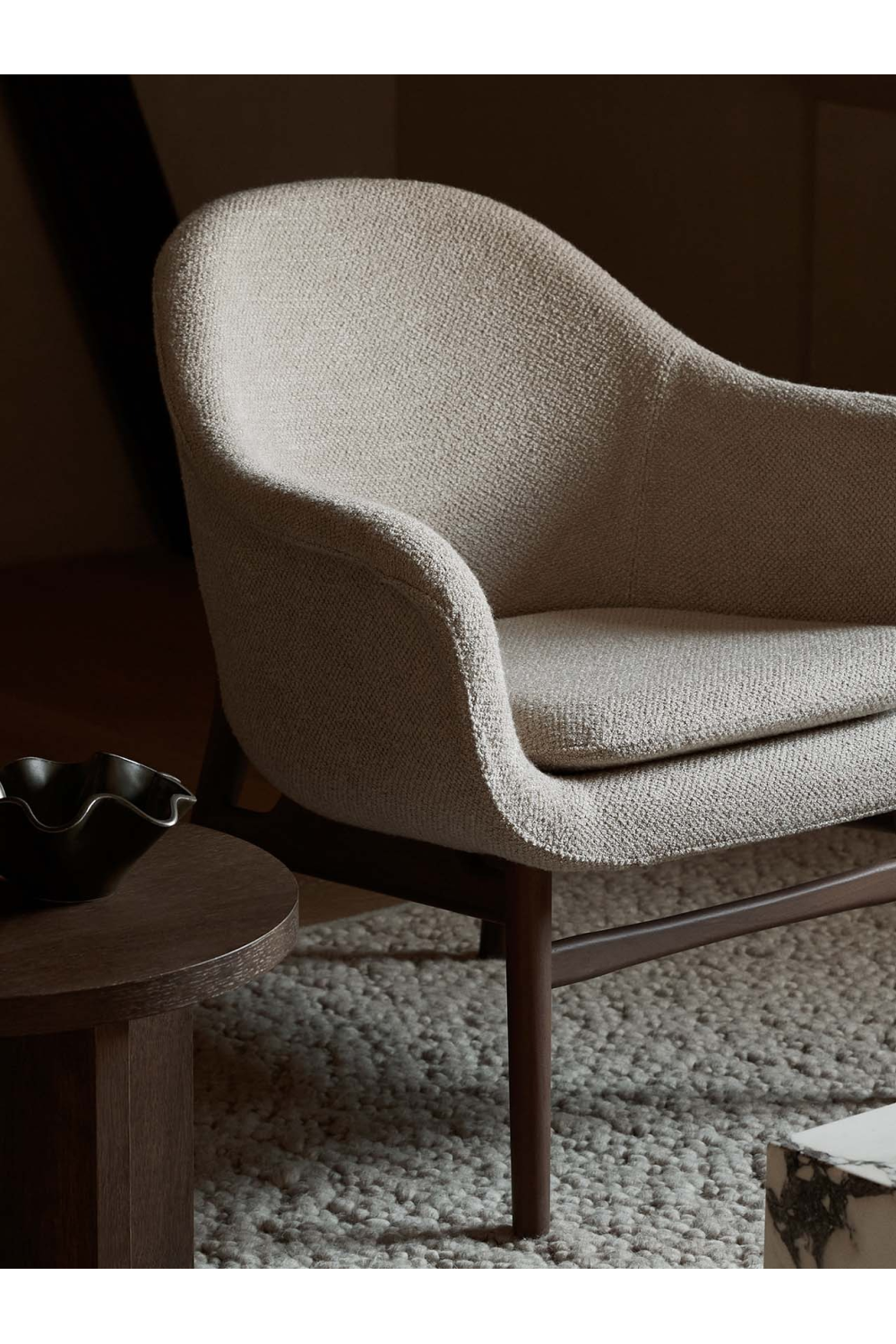   Minimalist Shell Lounge Chair | Oroa.com