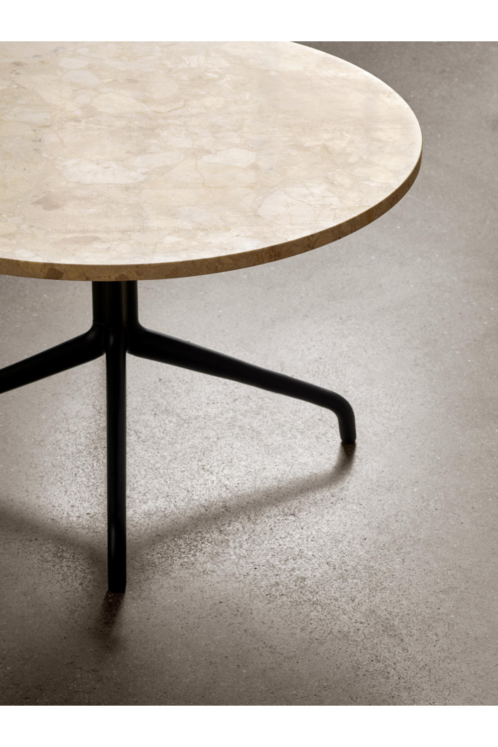   Star-Base Round Lounge Table | Oroa.com
