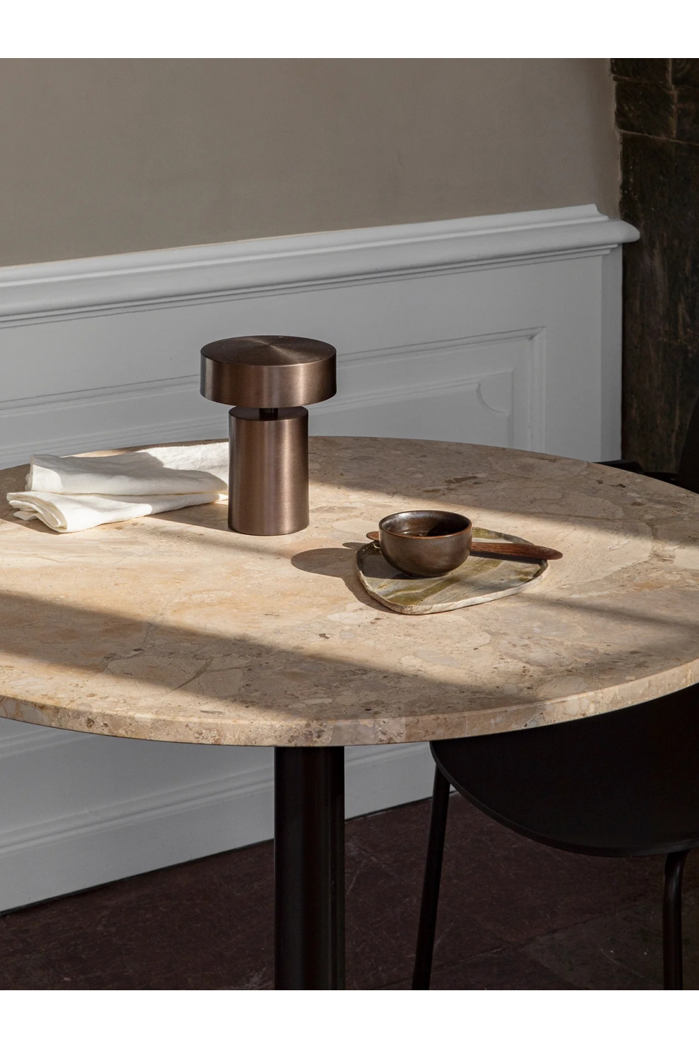   Star-Base Round Dining Table | Oroa.com
