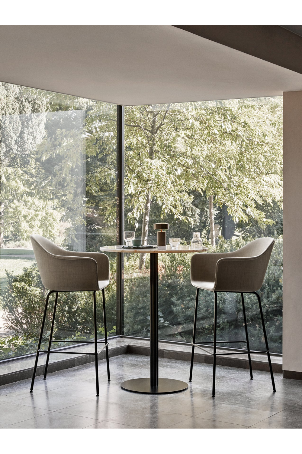   Round Base Column Bar Table | Oroa.com