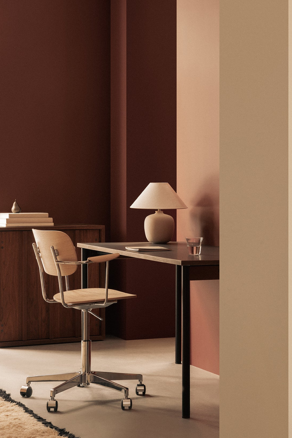   Aluminum Base Oak Swivel Chair | Oroa.com