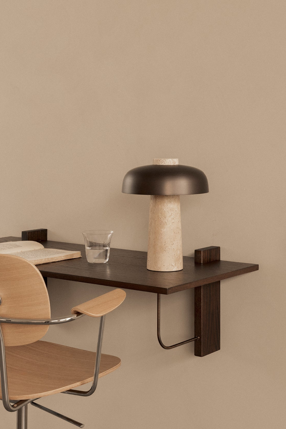   Aluminum Base Oak Swivel Chair | Oroa.com