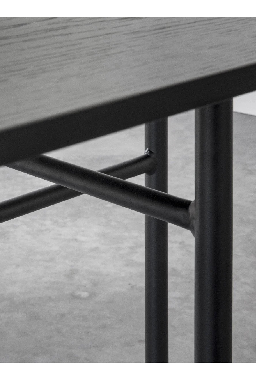   Oval Minimalist Dining Table | Oroa.com